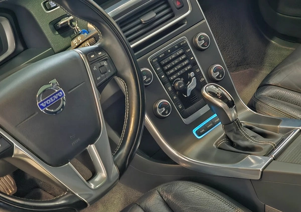 Volvo V60 cena 79900 przebieg: 231000, rok produkcji 2014 z Jeziorany małe 562